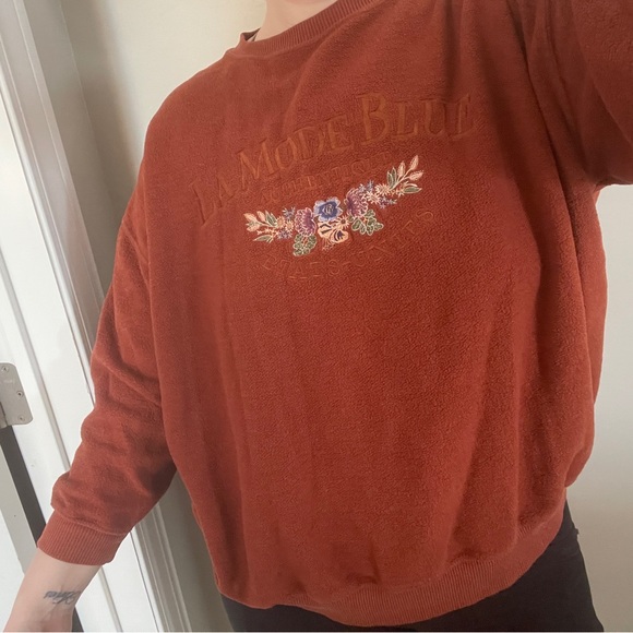 Vintage Embroidered Sweatshirt - Picture 6 of 6